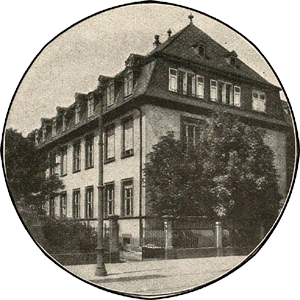 Das Georg Speyer-Haus, das Ghr.Ehrlichs Laboratorium enthält und eine Acht-Millionen-Stiftung der Witwe des Frankfurter Bankiers i